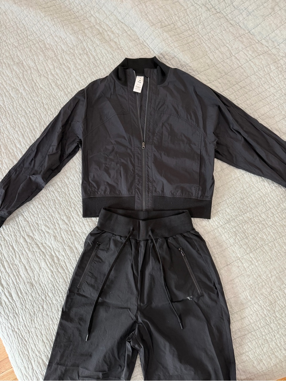 Voy lightweight track suit black